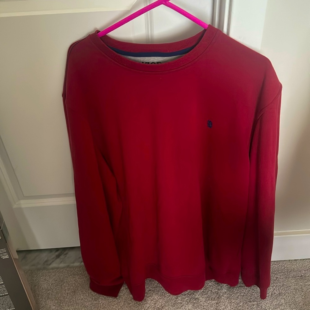 This is a Mens IZOD sweatshirt dark red Xl. Preloved and in great condition.